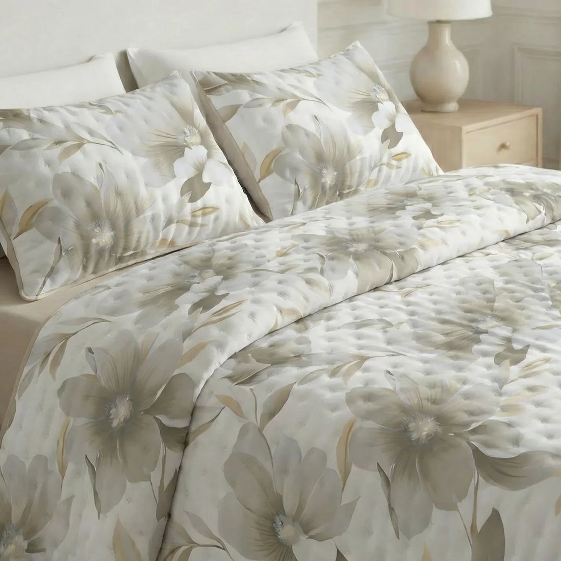 Colcha boutí estampada Bloom Beige tacto suave