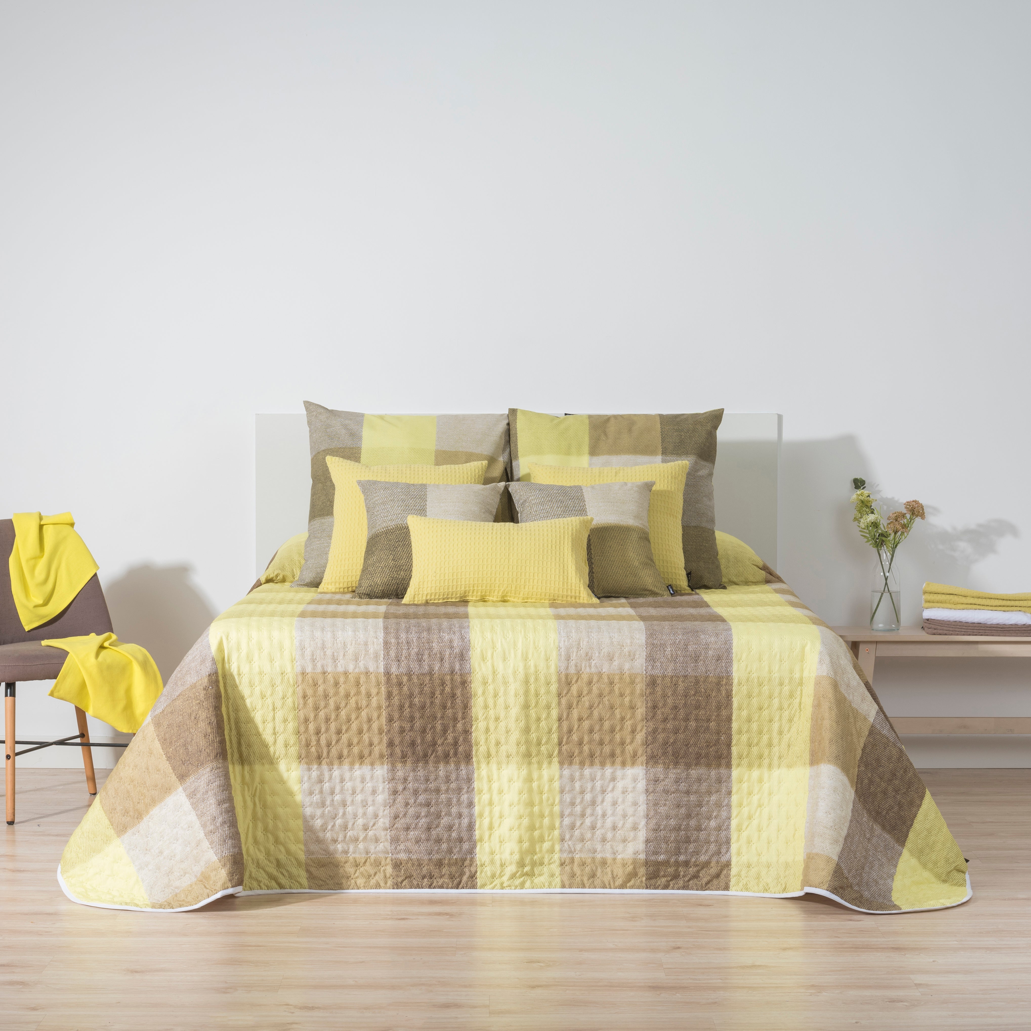 Bath reversible mid-season quilt green