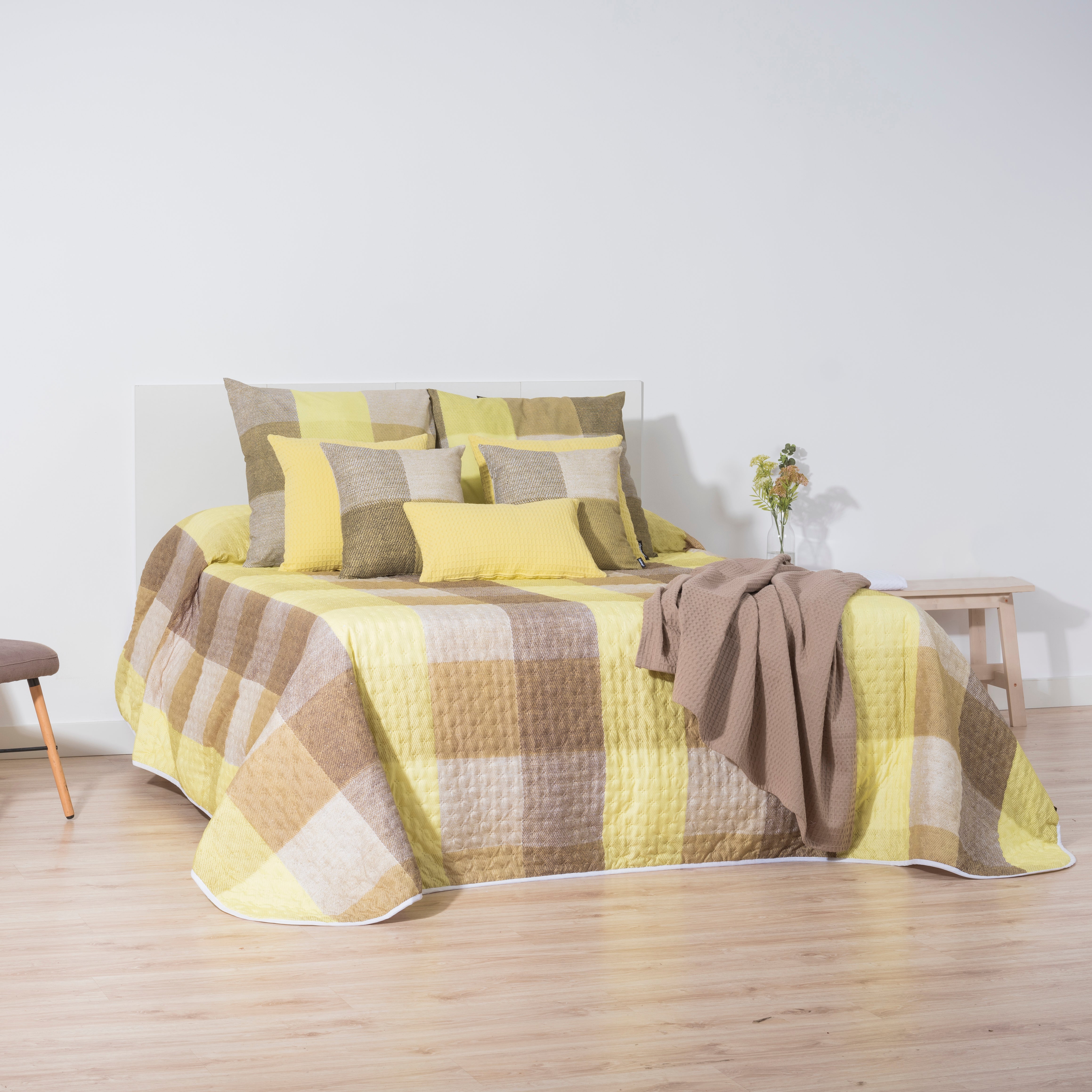 Bath reversible mid-season quilt green