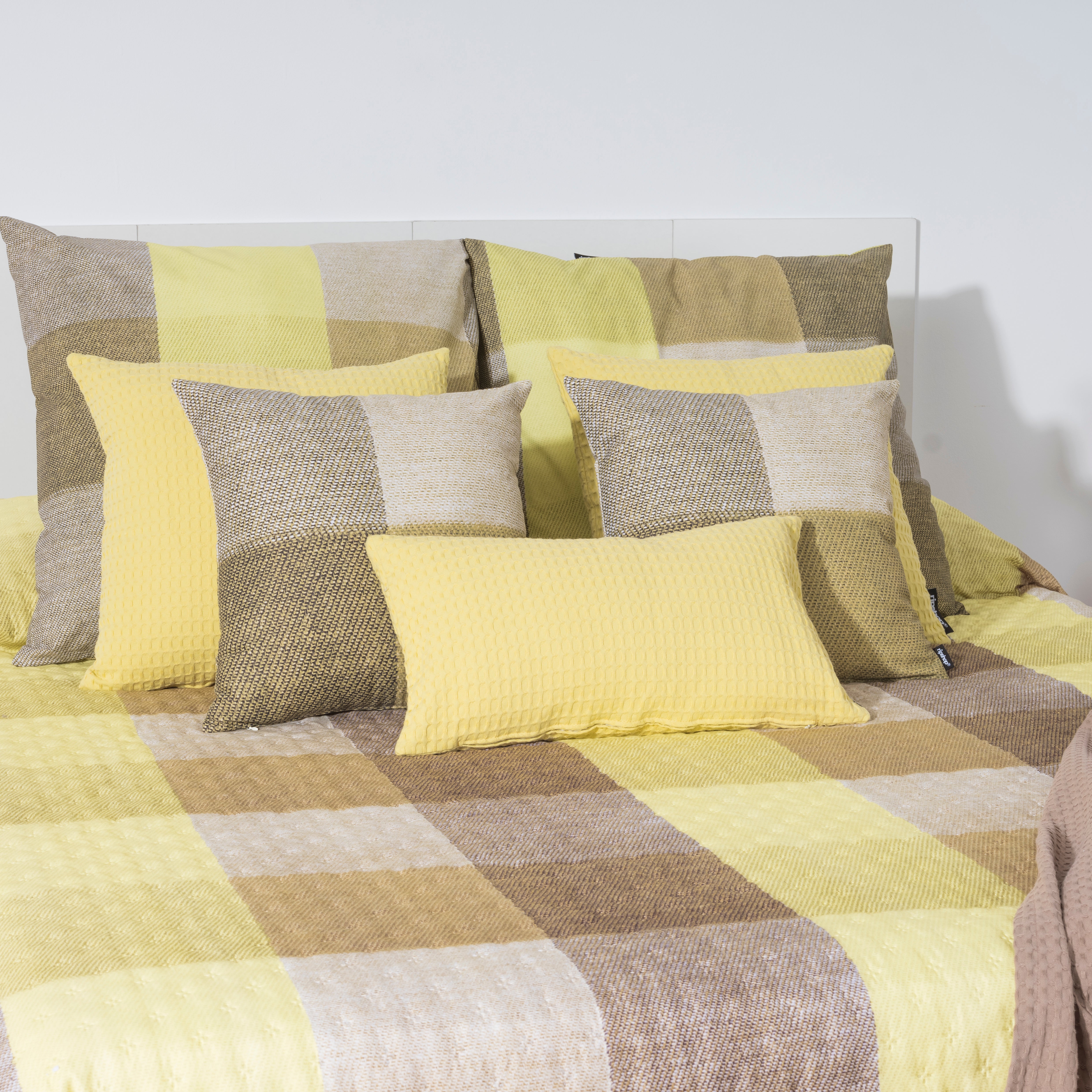 Bath reversible mid-season quilt green