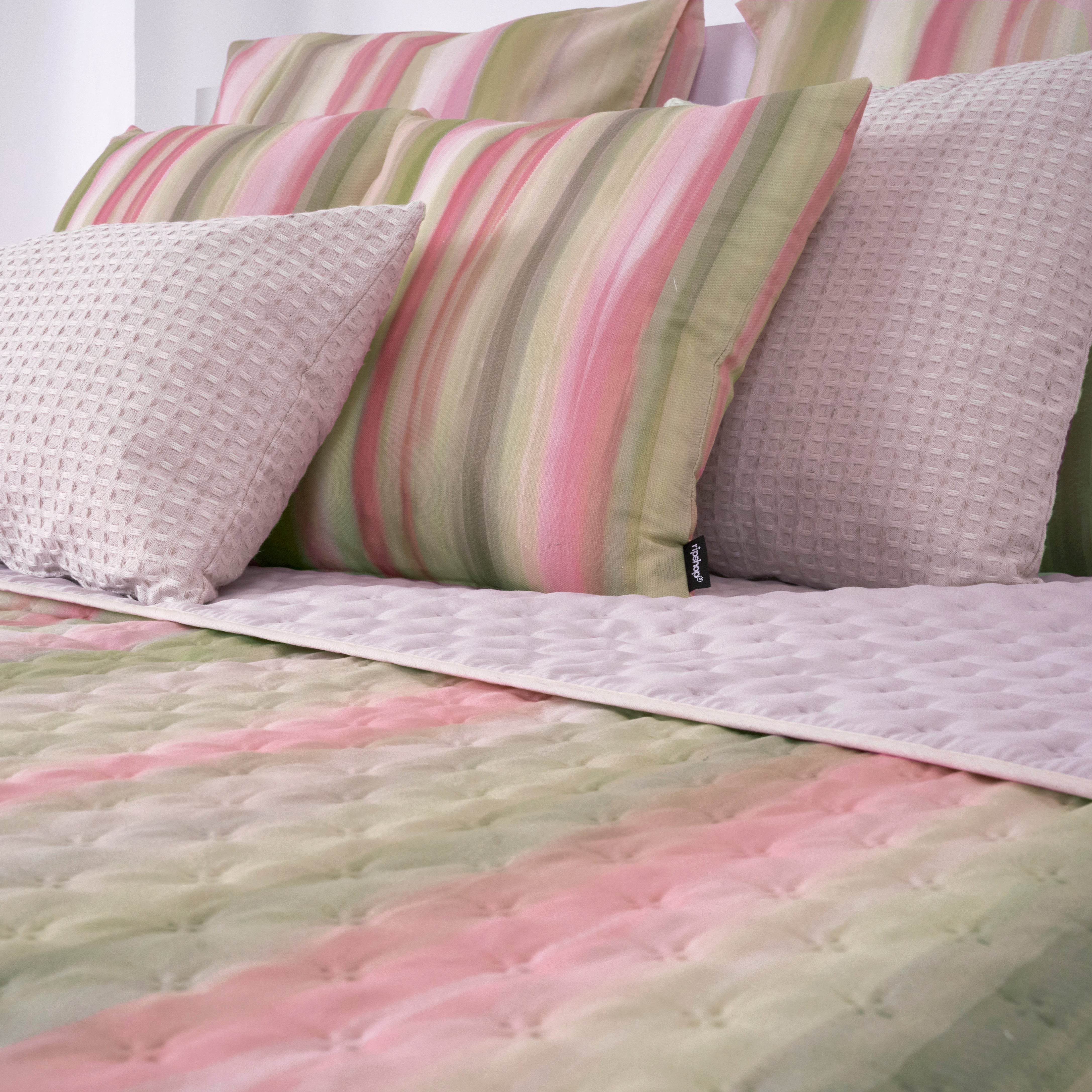 Exeter Green Reversible Mid-Season Quilt