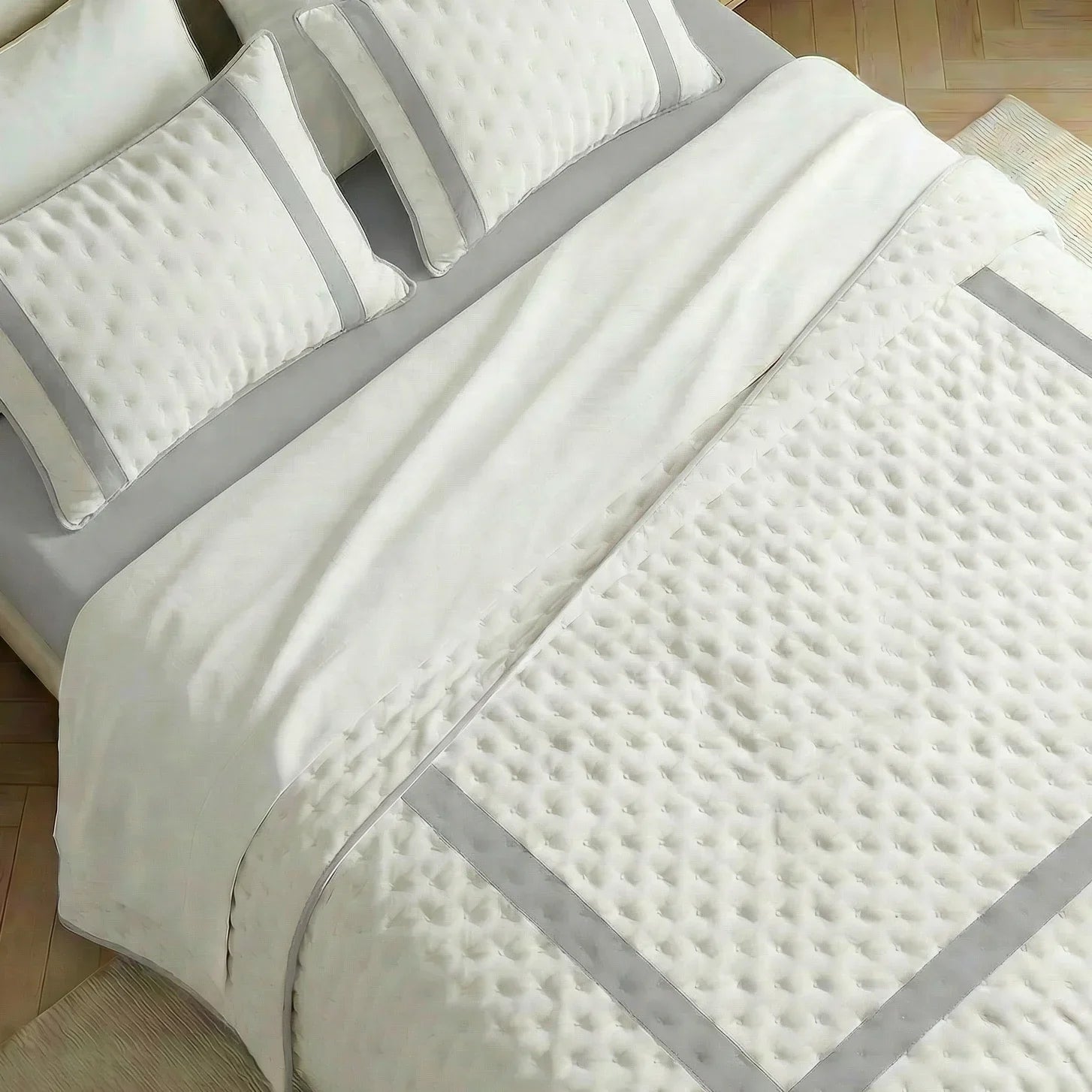 Colcha boutí estampada Portixol Plateado tacto suave