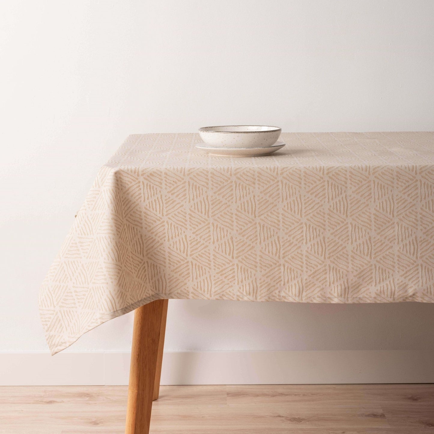 Bacoli 31990C beige jacquard stain-resistant tablecloth