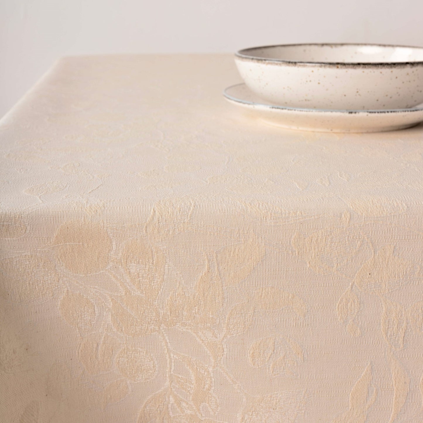 Bacoli 32010D2 ecru jacquard stain-resistant tablecloth