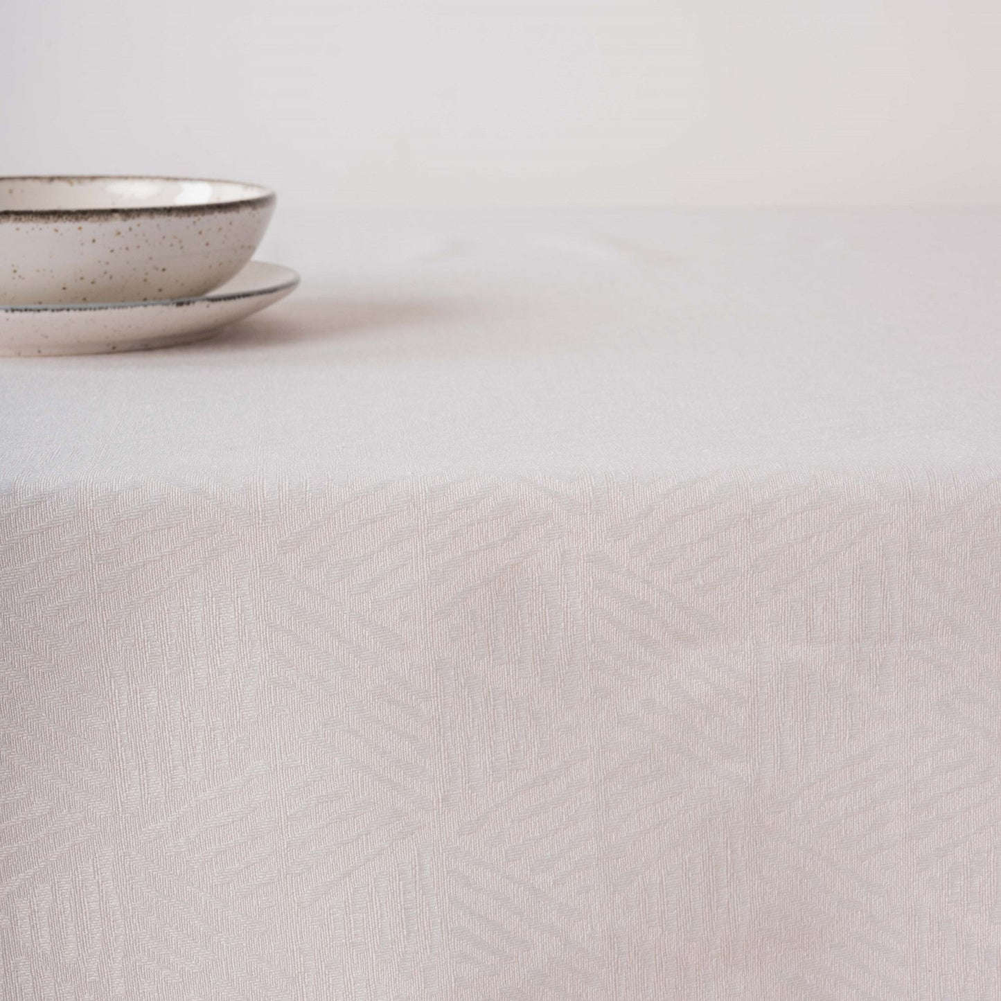 Bacoli jacquard stain-resistant tablecloth 31990C White