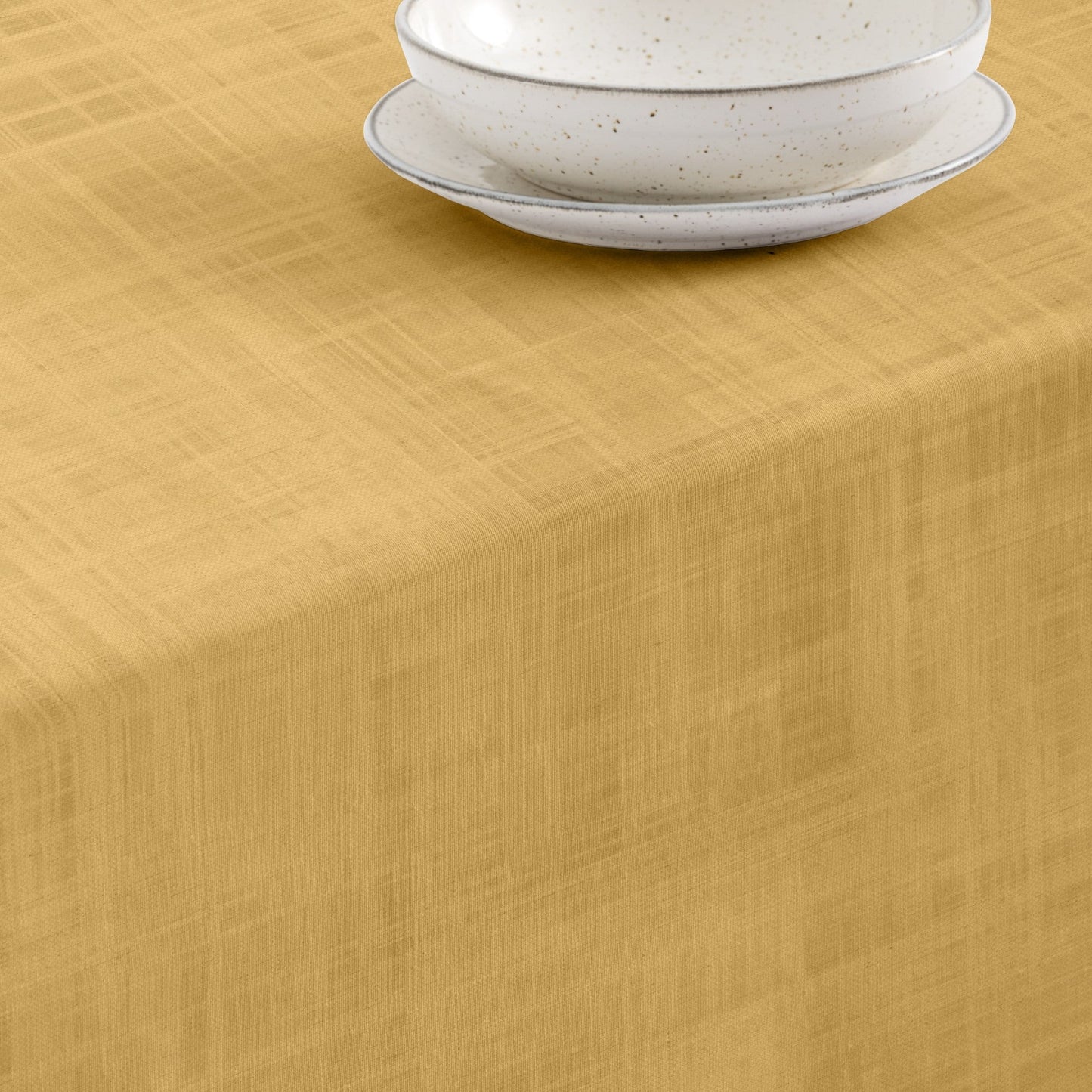 Mustard stain-resistant tablecloth