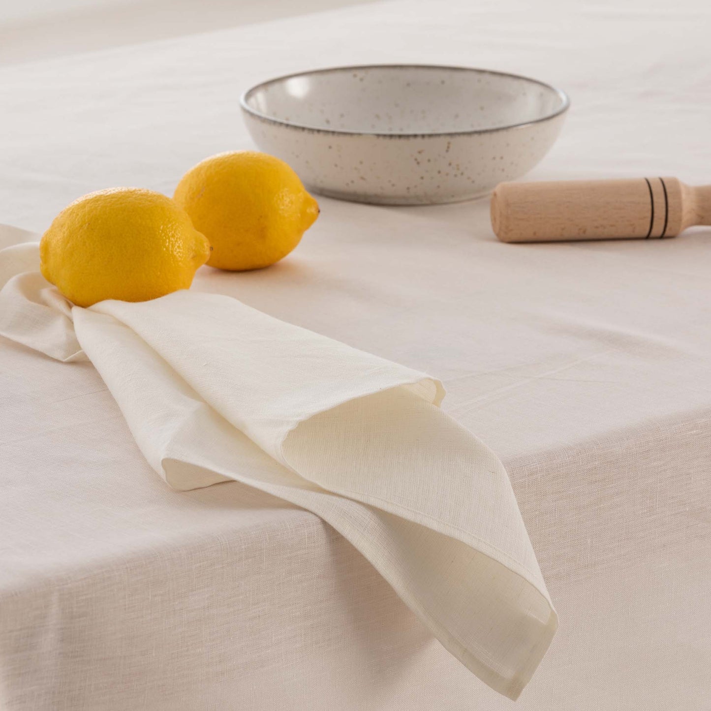 Waterproof stain-resistant tablecloth 100% Natural Linen
